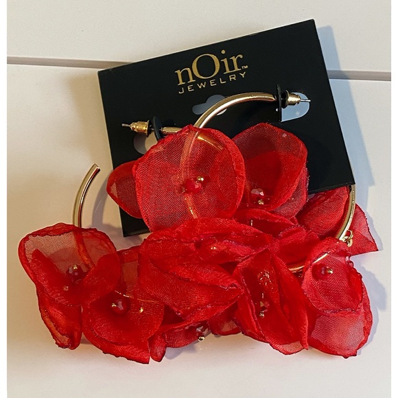🏷 🆕 Noir Red Floral Hoop Earrings - Picture 3 of 8